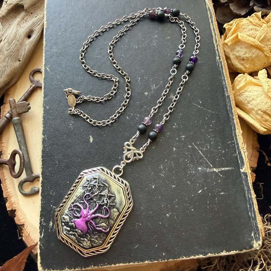 SHIPWRECKED Necklace - silver w/purple