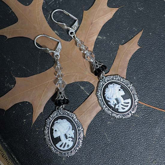 Skull Cameo Earrings - white w/silver