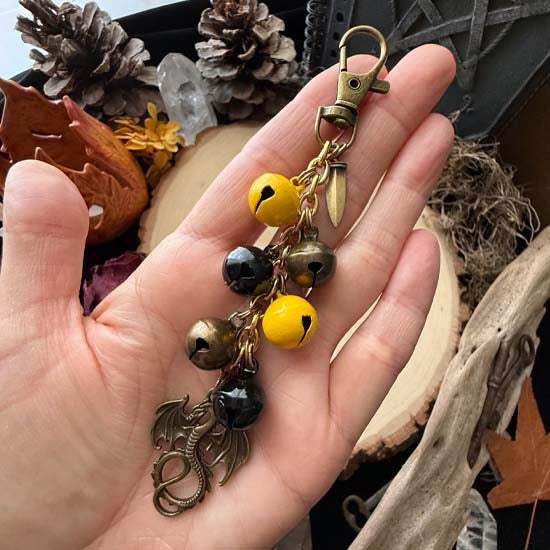 GARB CHARM - Slay - yellow/brass/black