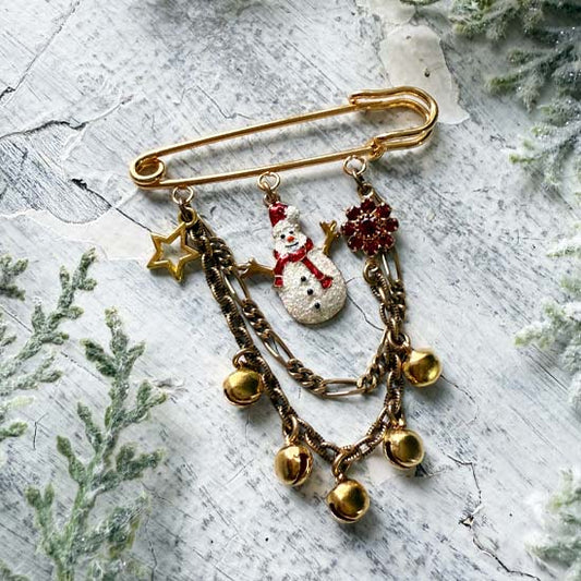 SNOWMAN - Pin/Brooch - brass w/red