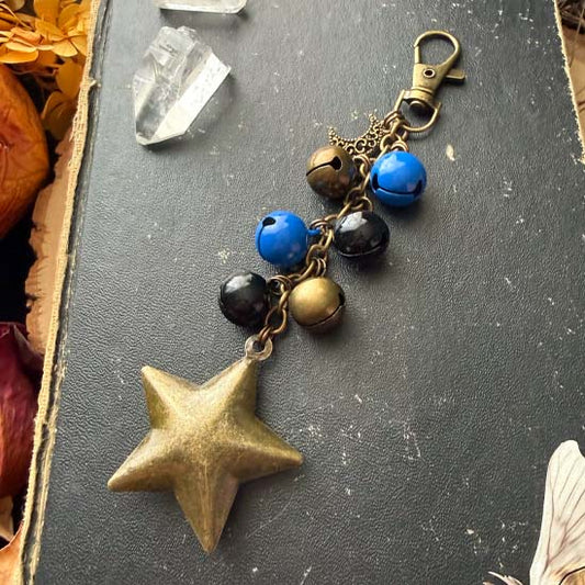 GARB CHARM II - Shooting Star - blue/brass/black