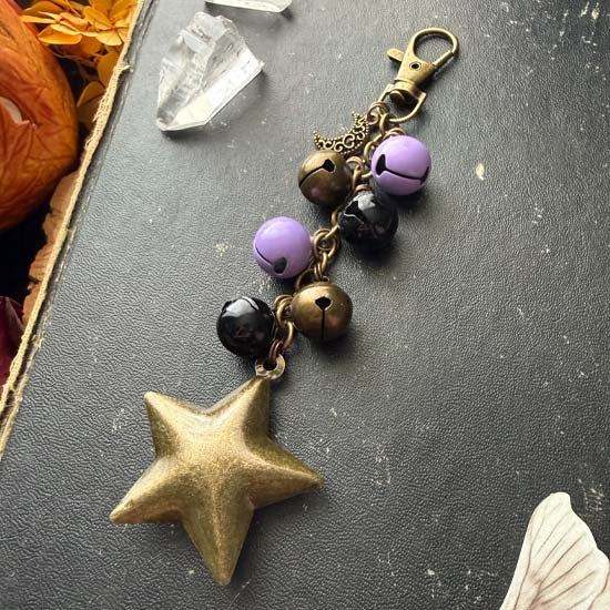 GARB CHARM II - Shooting Star - purple/brass/black