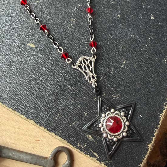 VAMPIRE STAR Necklace - black