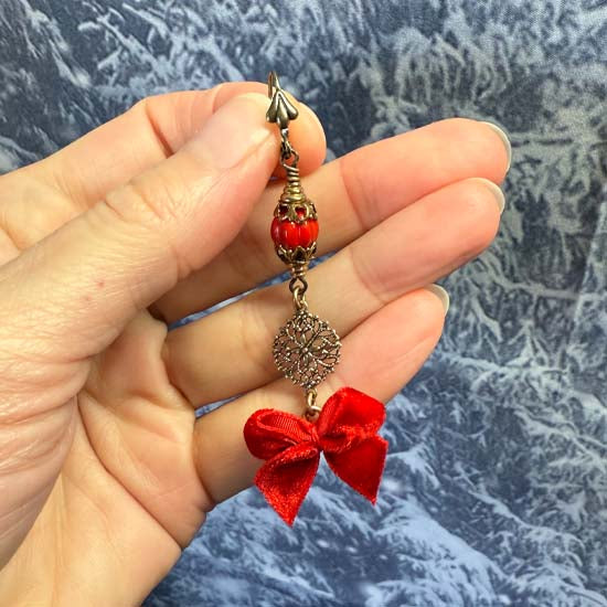 VELVET BOWS Earrings - red with brass