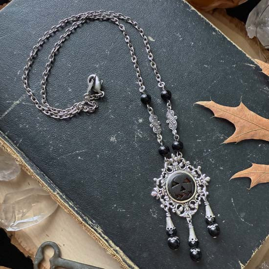 VICTORIAN HALLOWEEN Necklace - shadow