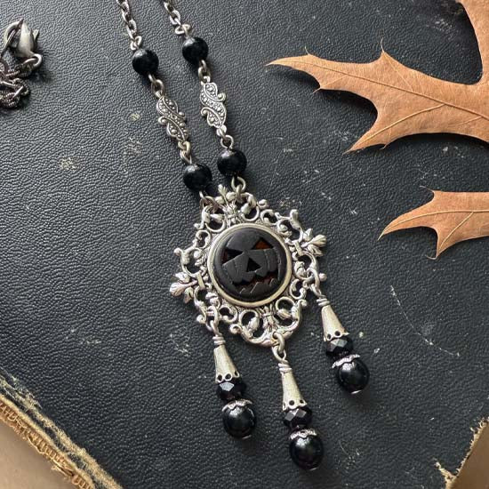 VICTORIAN HALLOWEEN Necklace - shadow