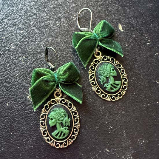 VICTORIAN SKULLS Earrings