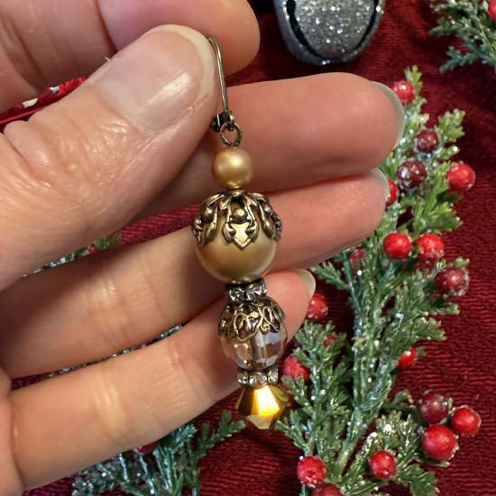 VINTAGE ORNAMENT Earrings - gold with brass