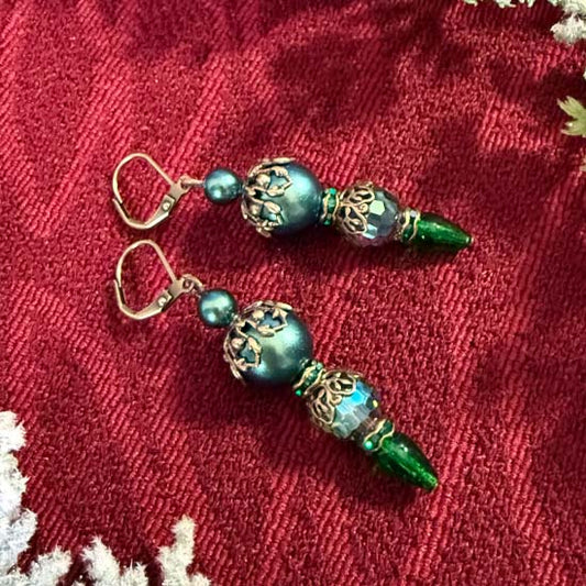 VINTAGE ORNAMENT Earrings - green with brass
