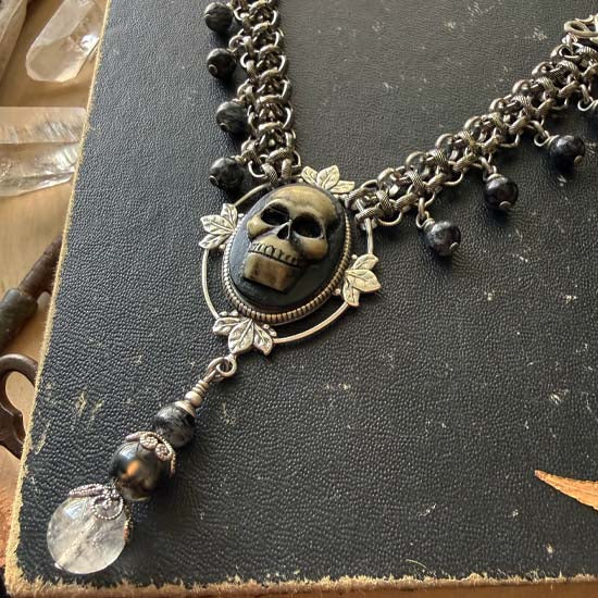 THE VISIONARY OF DARKNESS Statement Necklace - antique silver