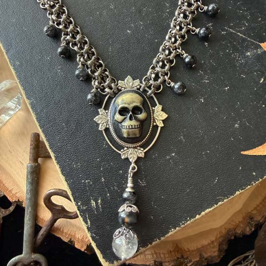THE VISIONARY OF DARKNESS Statement Necklace - antique silver