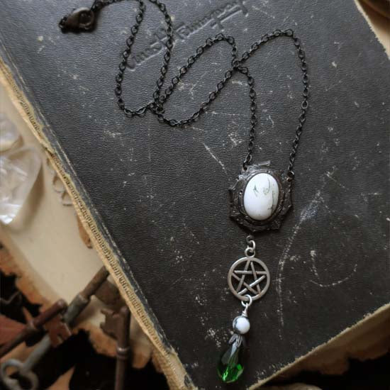 Witch's Amulet necklace - Tree Agate